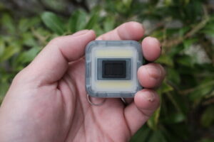 WHATNOT CLIP SPEAKER with LIGHT徹底レビュー。34gの極小ガジェットから価値をDIGる