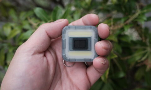 WHATNOT CLIP SPEAKER with LIGHT徹底レビュー。34gの極小ガジェットから価値をDIGる