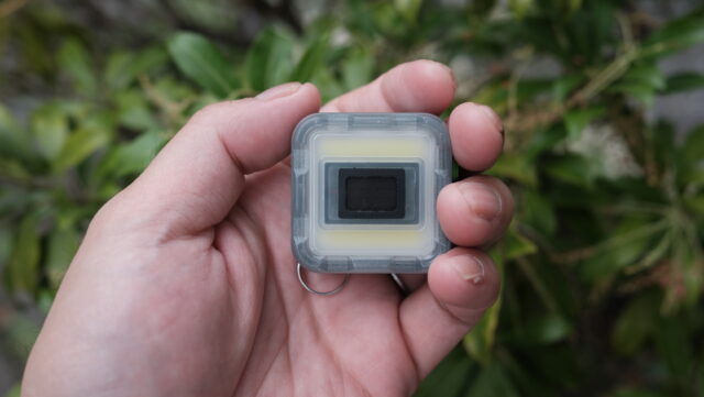 WHATNOT CLIP SPEAKER with LIGHT徹底レビュー。34gの極小ガジェットから価値をDIGる