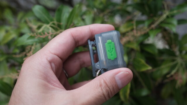 WHATNOT CLIP SPEAKER with LIGHT徹底レビュー。34gの極小ガジェットから価値をDIGる