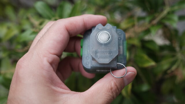 WHATNOT CLIP SPEAKER with LIGHT徹底レビュー。34gの極小ガジェットから価値をDIGる