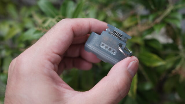 WHATNOT CLIP SPEAKER with LIGHT徹底レビュー。34gの極小ガジェットから価値をDIGる
