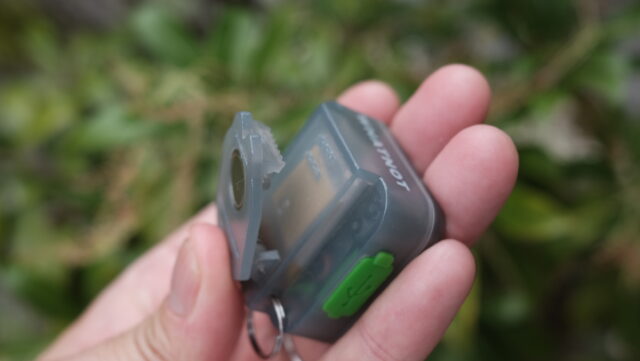 WHATNOT CLIP SPEAKER with LIGHT徹底レビュー。34gの極小ガジェットから価値をDIGる