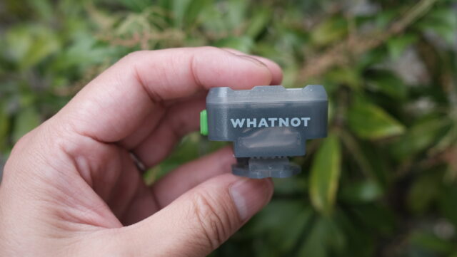 WHATNOT CLIP SPEAKER with LIGHT徹底レビュー。34gの極小ガジェットから価値をDIGる