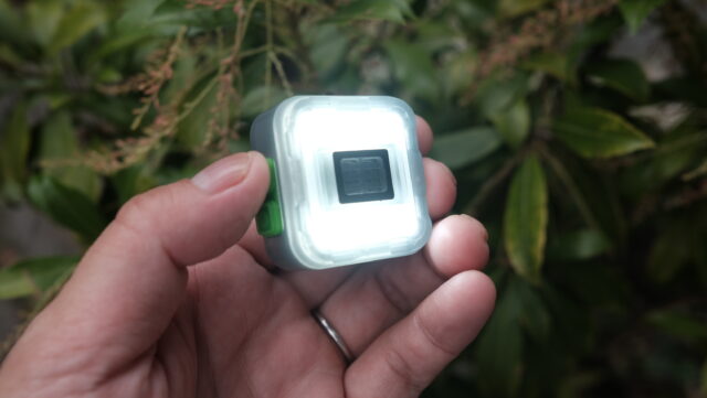 WHATNOT CLIP SPEAKER with LIGHT徹底レビュー。34gの極小ガジェットから価値をDIGる