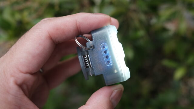 WHATNOT CLIP SPEAKER with LIGHT徹底レビュー。34gの極小ガジェットから価値をDIGる